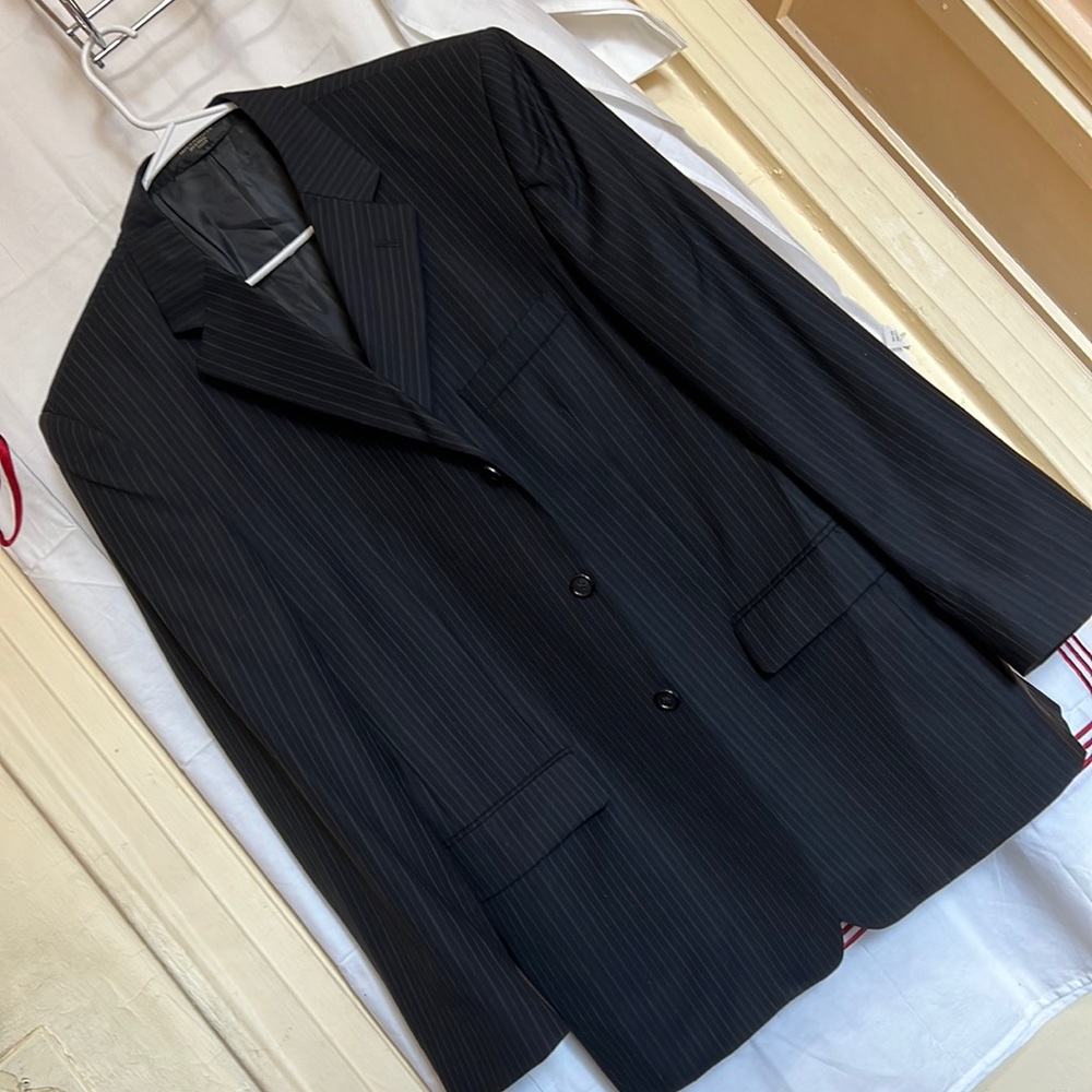 Petrocelli black blazer with pinstripes size 42R in excellent condition